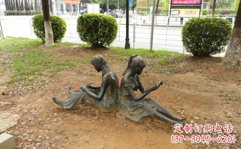 泰州校园坐着看书的女孩人物铜雕