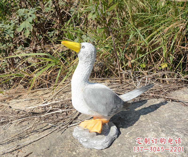 泰州学校雕塑和平鸽