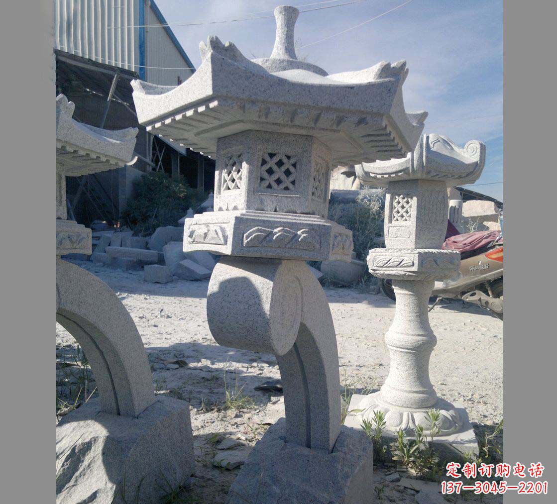 泰州园林景观草坪石灯雕塑