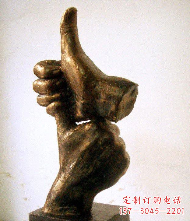 泰州园林竖大拇指的手景观铜雕