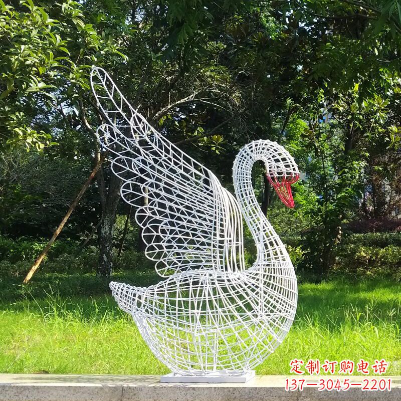 泰州展翅款网格天鹅雕塑(嘴部为实体)