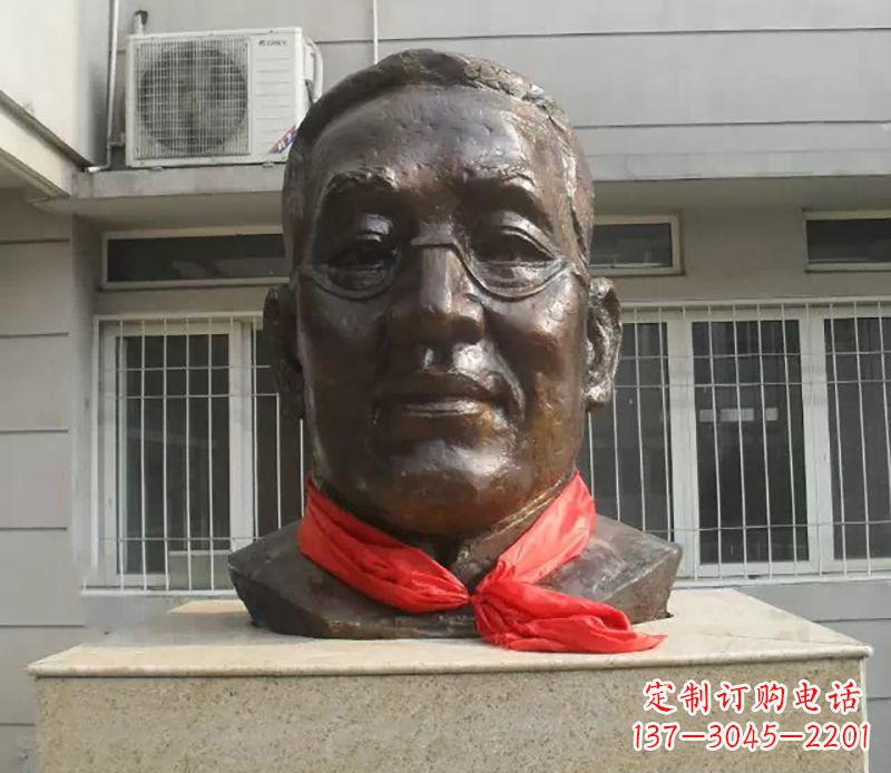 泰州张伯岑校园名人头像铜雕