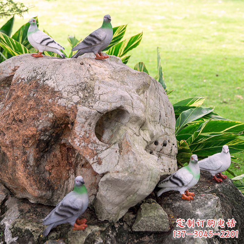 泰州众人托着和平鸽雕塑