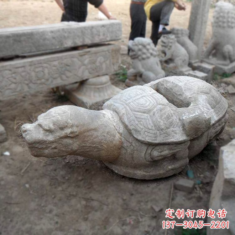 泰州朱雀站在赑屃上的石雕
