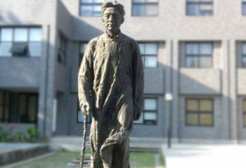 泰州校园名人徐悲鸿雕塑