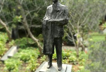 泰州徐悲鸿雕塑著名奔马画家公园铜雕像