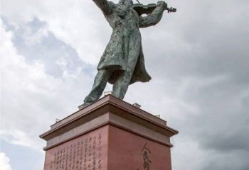 泰州音乐家聂耳拉小提琴景观名人雕塑