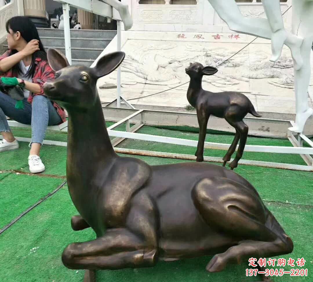 泰州铸铜广场动物鹿雕塑