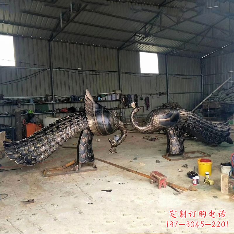 泰州铸铜孔雀雕塑