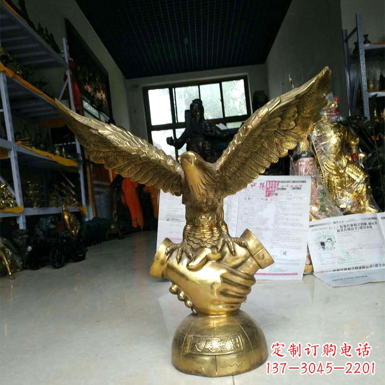 泰州铸铜老鹰雕塑大展宏图