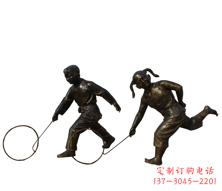 泰州公园滚铁环的儿童铜雕