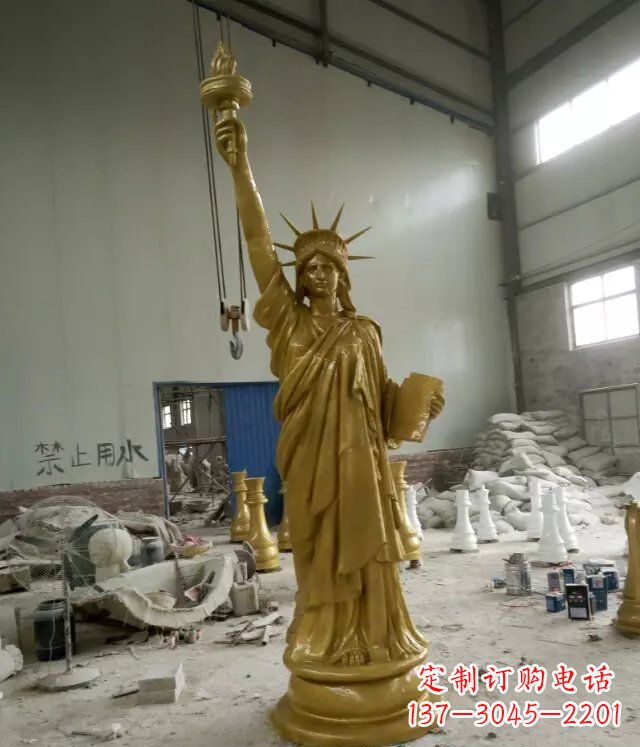 泰州自由女神玻璃钢仿铜人物雕塑