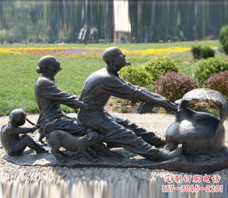 泰州祖孙三人拔萝卜铜雕