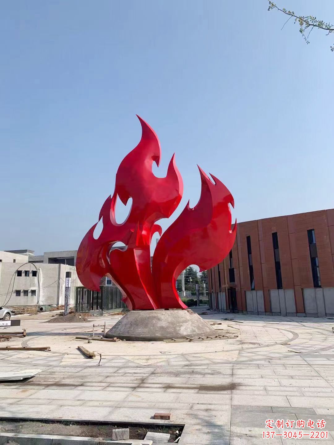 泰州大学操场抽象不锈钢火苗雕塑