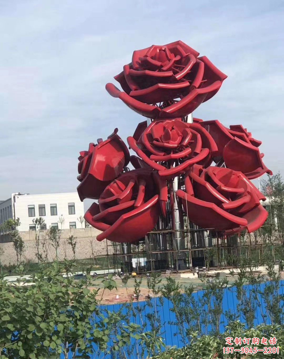 泰州玫瑰花雕塑-广场创意不锈钢红色玫瑰花雕塑